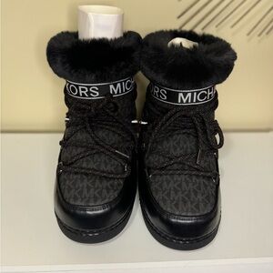 Michael Kors - Zelda Bootie - Winter Boot